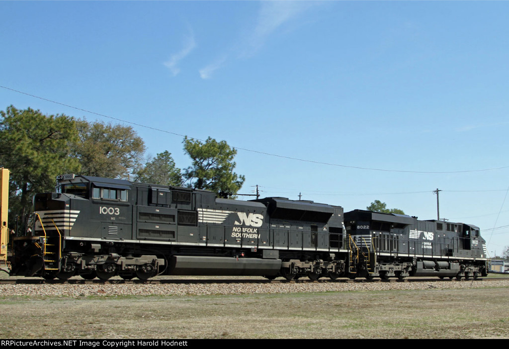 NS 1003 & NS 8022 are power for CSX train F701
